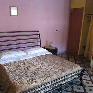 Camera con letto king size